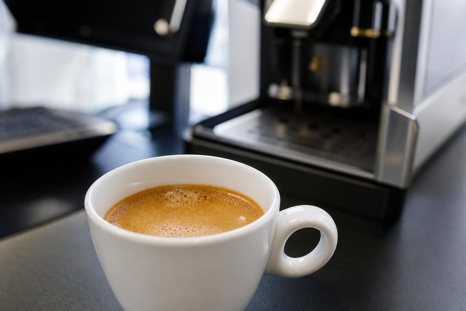 découvrez les différences entre jura x4 et jura we6 pour choisir la machine à café professionnelle idéale pour votre bureau. comparatif complet, avantages et conseils d'achat.