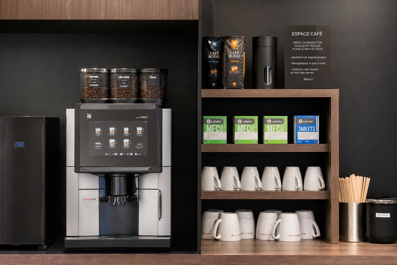 découvrez les différences entre la jura x4 et la jura we6 pour choisir la machine professionnelle idéale adaptée à votre bureau. comparaison complète des fonctionnalités, performances et design.