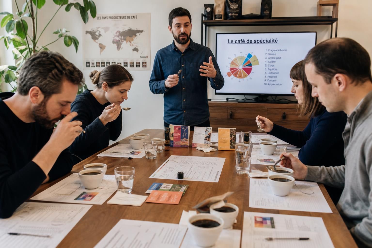 découvrez comment la rse peut vous aider à réduire l'empreinte carbone de votre entreprise grâce à l'utilisation de café en grain, une solution durable et écologique.